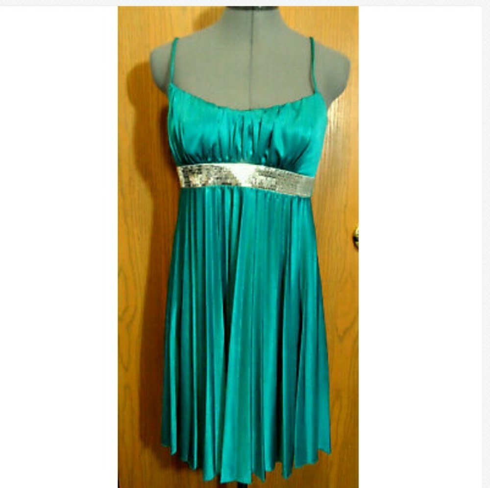 LOVE TEASE Short Formal Dress M Teal Empire waist Pleated Sequin trim Scoop neck